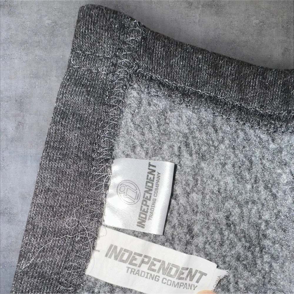 V for Vendetta Logo Throw Blanket – Independent Trading Company –‎ Gray Fleece